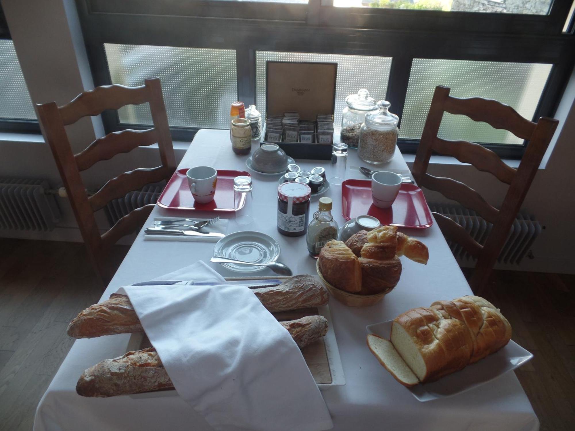 Logis Hotel Restaurant Le Commerce Guichen Dış mekan fotoğraf